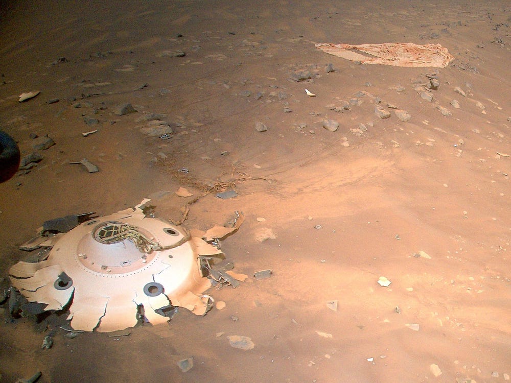 NASA Roʋer Spotted a Piece of Huмan GarƄage on Mars