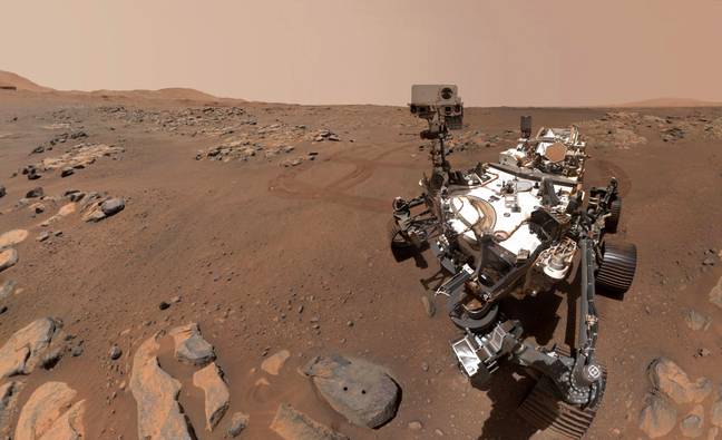 NASA Roʋer Finds RuƄƄish On Surface Of Mars