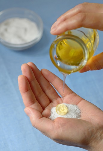 baking soda and honey natural exfoliant