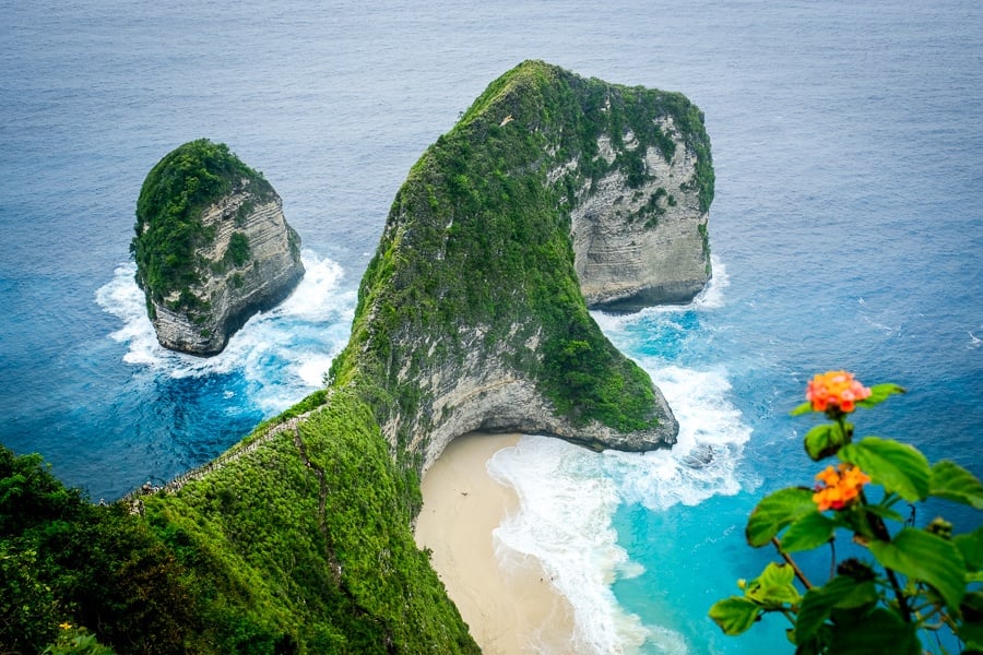 T-Rex rock and viewpoint at Kelingking Beach in Nusa Penida, Bali