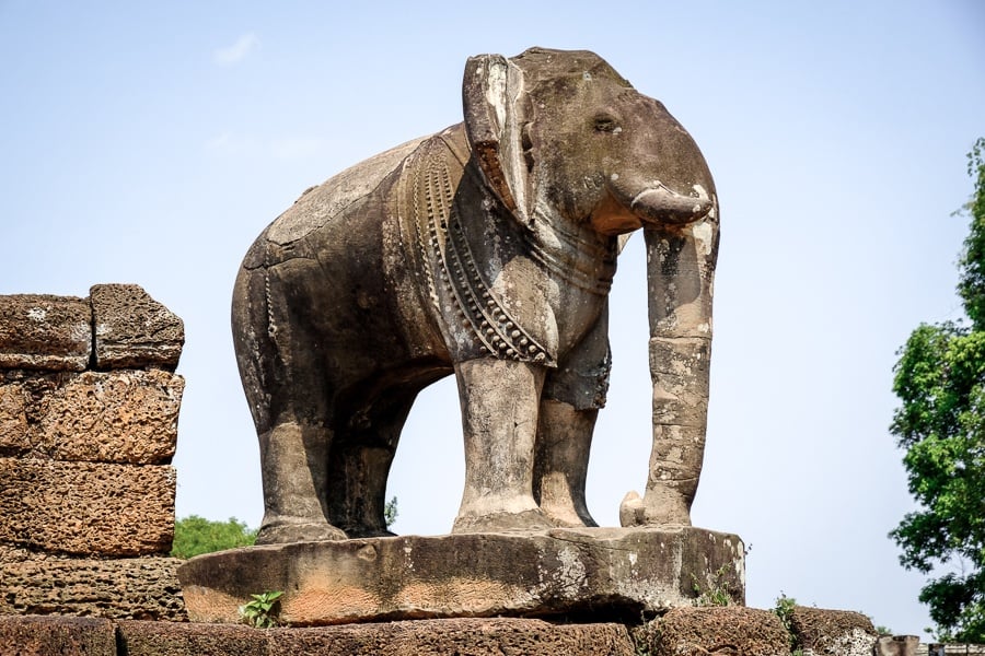 Elephant statue at Leak Neang temple