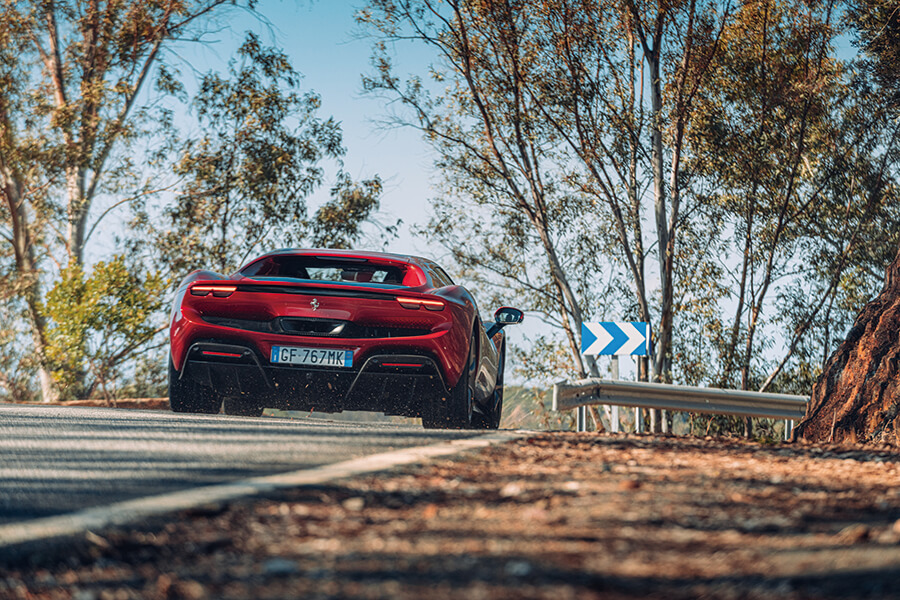 Ferrari 296 GTB<br/>「老天啊！我真是愛死這部車，比F8 TriƄuto更喜歡，比大哥SF90更鍾愛。」 - FEATURES - TopGear